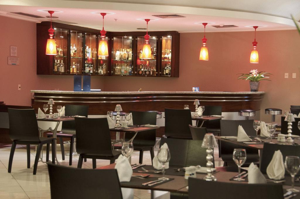 Comfort Suites Vitória Ресторант снимка